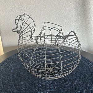 Gray Wire Chicken-Shaped Basket